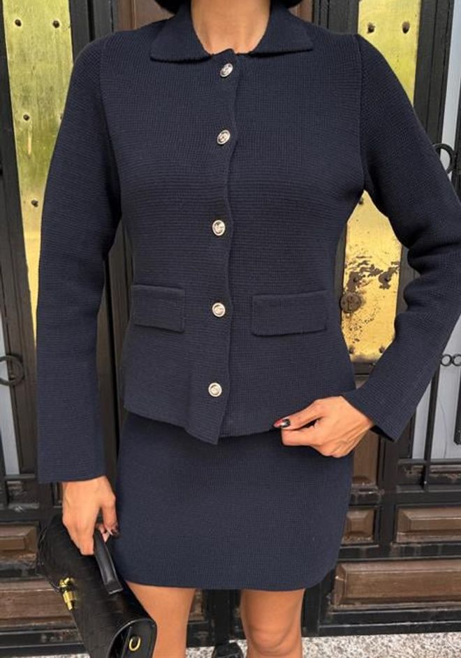 Ensemble avec jupe bleu marine boutonné
