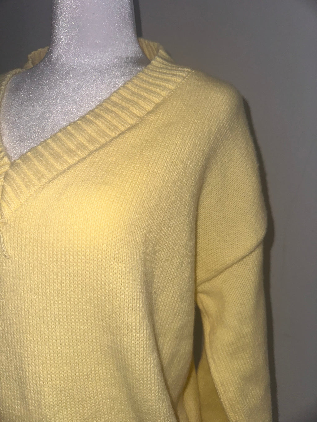 Pull Jaune Col V Lumineux