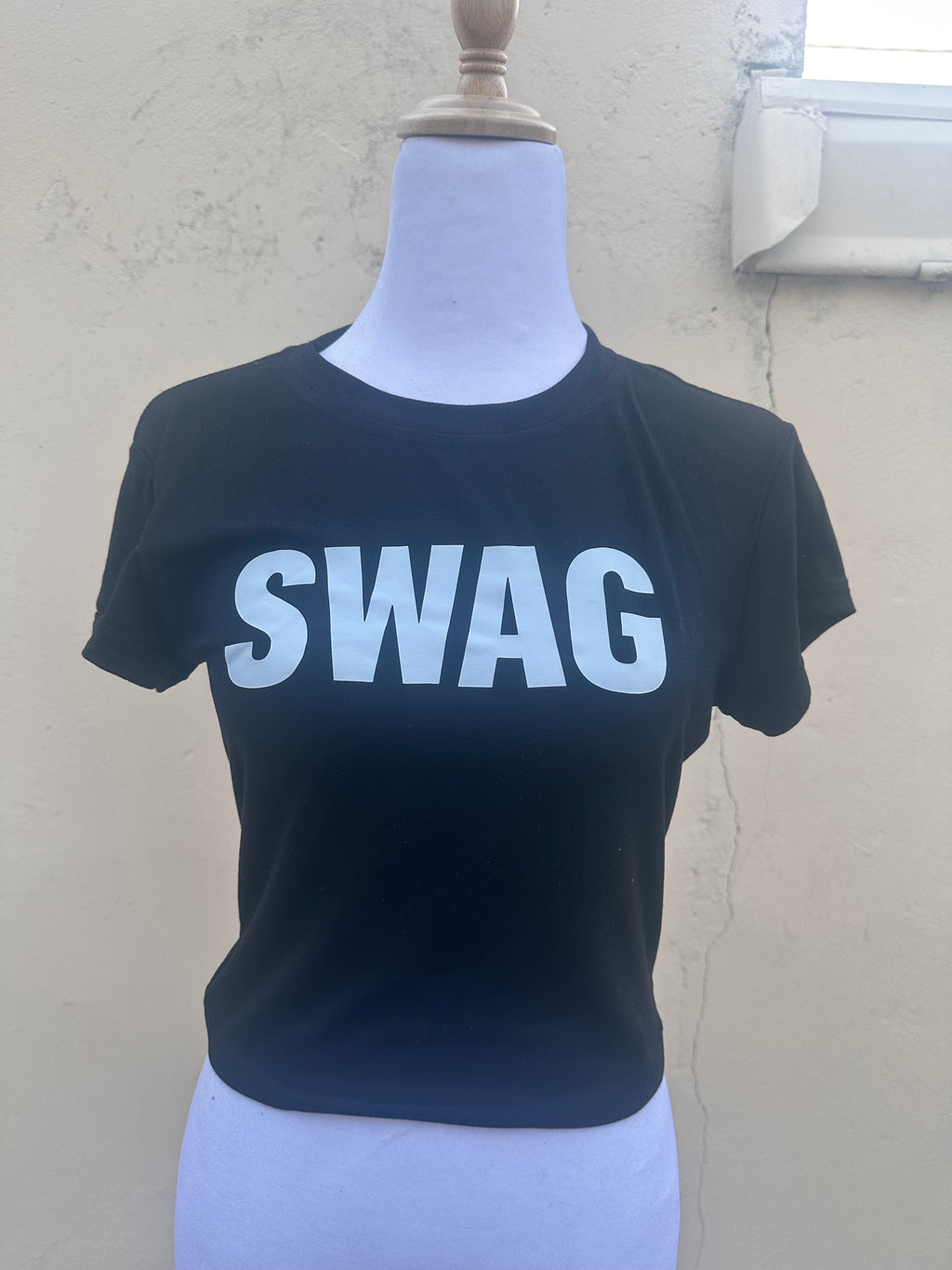 Top Streetwear Noir Bold & Stylé